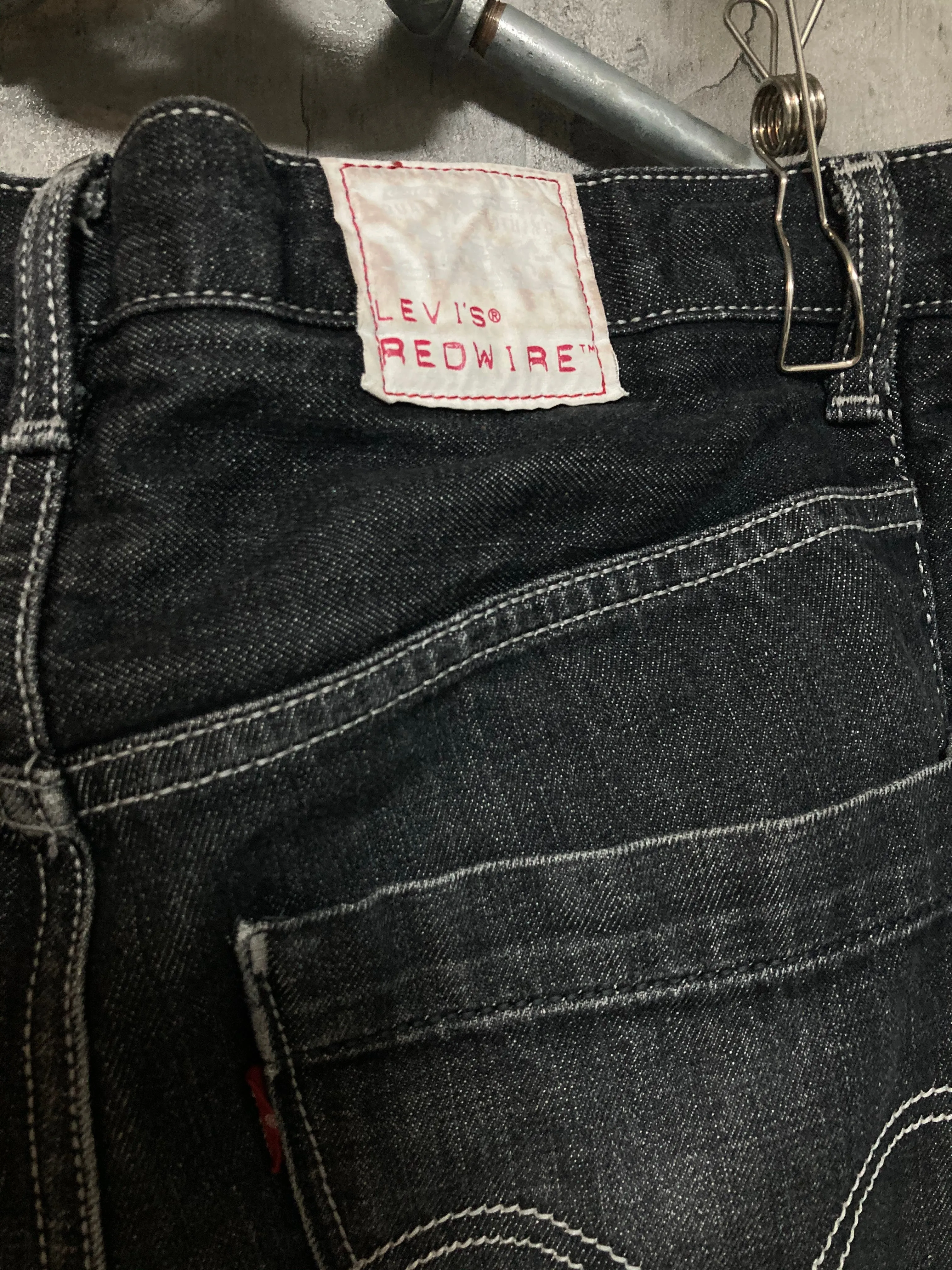 2006 LEVI’S red wire pants black