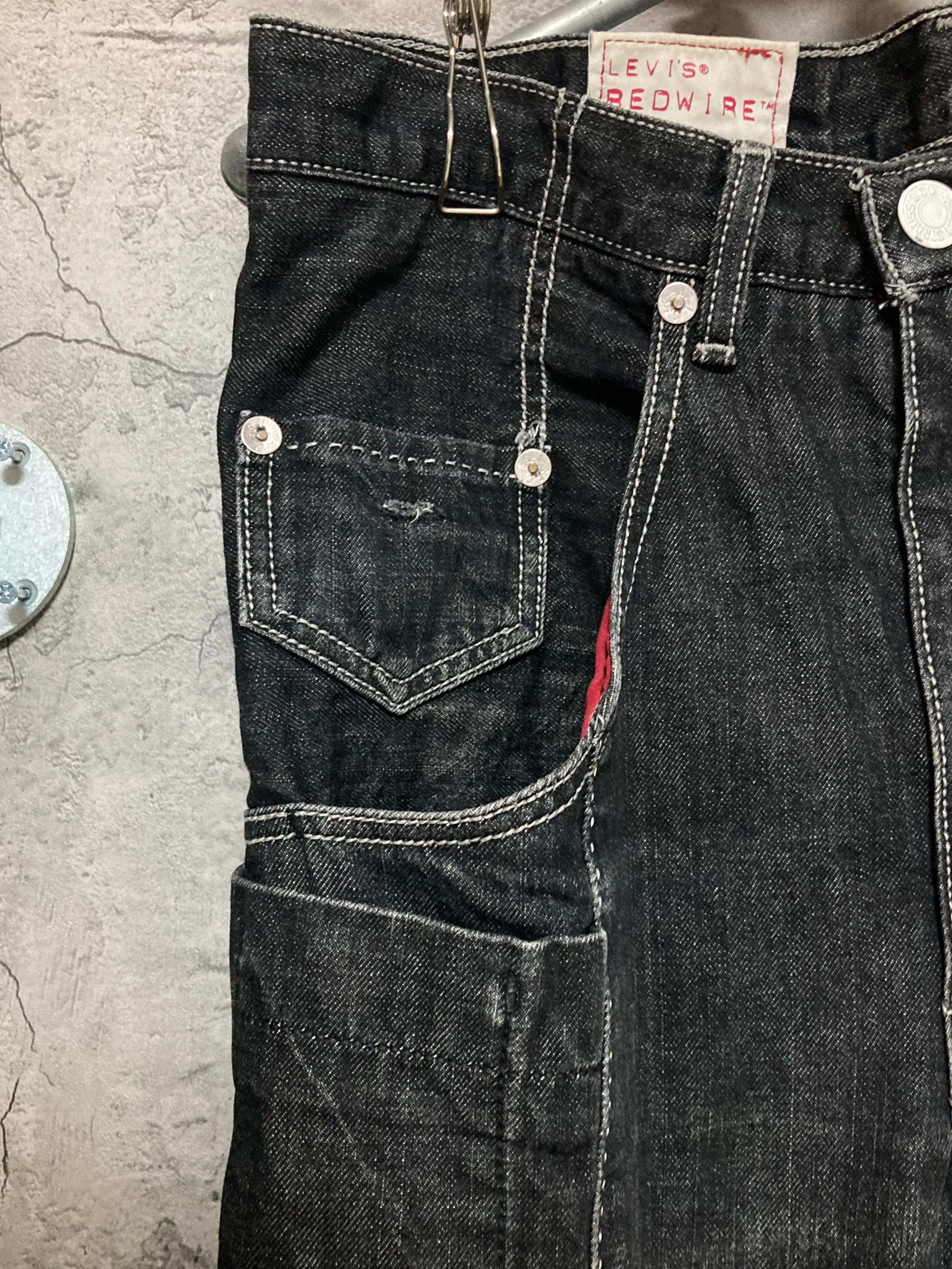 2006 LEVI’S red wire pants black